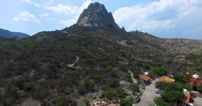 Pe&ntilde;a de Bernal, Quer&eacute;taro