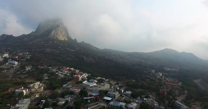 Pe&ntilde;a de Bernal, Quer&eacute;taro