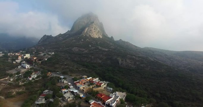 Pe&ntilde;a de Bernal, Quer&eacute;taro