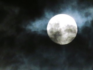 Obraz na płótnie Canvas Idyllic Shot Of Clouds And Moon Against Sky