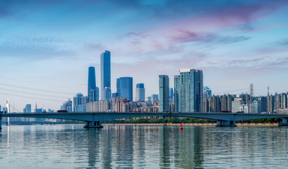 Fototapeta premium Kanton zwiedzanie tranzytu lekką koleją