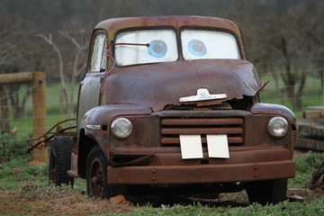 Obraz na płótnie Canvas old rusty truck mater