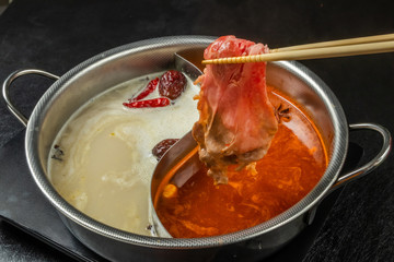 薬膳中華火鍋と専用鍋　Chinese hotpot and exclusive pan