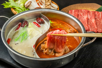 薬膳中華火鍋と専用鍋　Chinese hotpot and exclusive pan