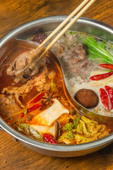 薬膳中華火鍋と専用鍋　Chinese hotpot and exclusive pan