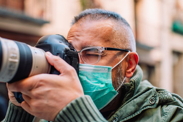 Fototapeta na wymiar Professional photographer working in pandemic period