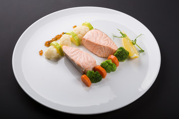 Steamed salmon with vegetables