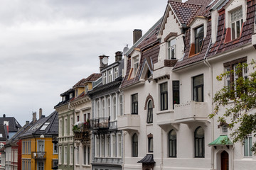Obraz premium Cozy traditional scandinavian houses architecture streets in Bergen, Norway. Quiet nordic city exploration