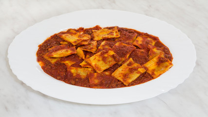 raviolis de carne con tomate caseros, hecho en casa