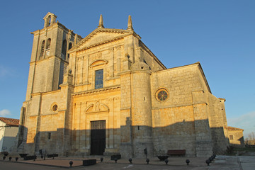 Fototapeta premium Main facade of the church of Lantadilla, built in the second half of the 16th century, under the sunlight of winter. Palencia province, Castile and Leon, Spain.