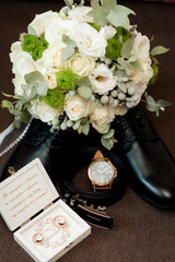 Obraz na płótnie Canvas Set of groom, shoes, belt, wedding rings, flowers