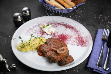 steak osso buko with porridge and wine