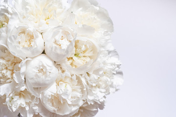 Obraz na płótnie Canvas White peony bouquet With copy space 