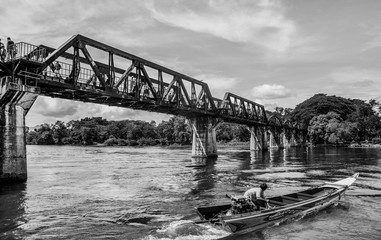 Puente sobre el rio Kwai