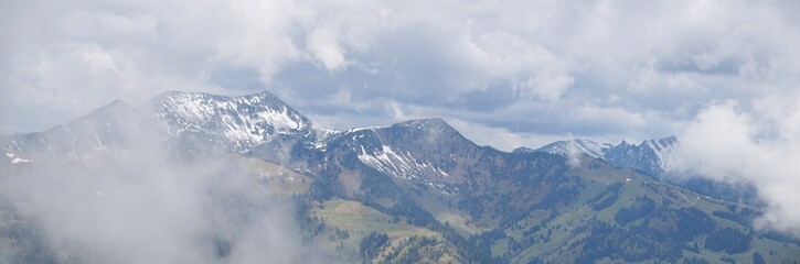 Berg-Panorama mit dem Traithen