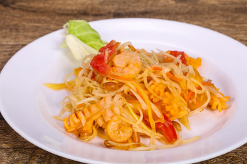 Thai salad with papaya and prawn