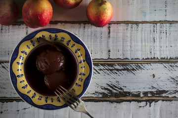 Postre de melocotón y nectarina al vino tinto, postre de origen aragonés, postres españoles,...