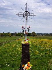 Dolina Narwi. Podlaskie kapliczki i krzyże przydrożne. Narwiański Park Narodowy. Podlasie. Polska © podlaski49
