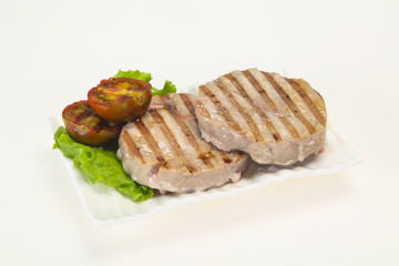 Grilled tuna steak with kumato