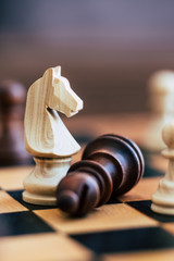 Pièces de jeu d'échecs cheval blanc - Jeu  de stratégie en bois