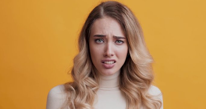 Shocked blonde woman looking at camera, feeling amazement