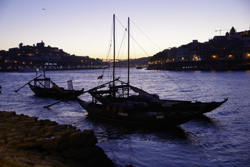 Transportschiffe (Wein) Porto - Portogal, Blaue Stunde