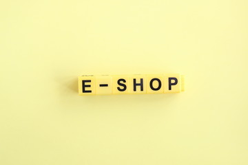 E-Shop, inscription on yellow cubes