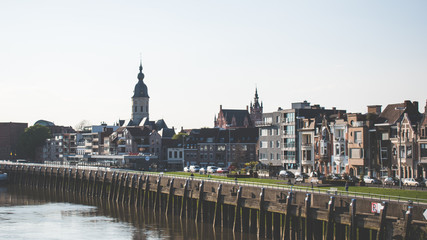 Fototapeta premium Naturaleza, Edificios, puerto, rio, sombra, minicarro, remoto, animales