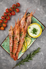 shrimps with lime, tomato and sauce