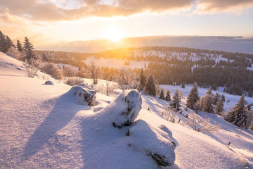 Le Noirmont sous son manteau d'hiver.