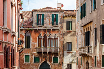 Fototapeta na wymiar Tourist view of Venice. Channels with reflections. Street lights and colorful houses in the bright sun. Comfort and tranquility.