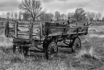 Fototapeta na wymiar Vintage wooden farm wagon