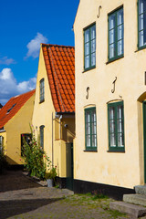 Fototapeta na wymiar old yellow houses of old fisherman town Dragor, Denmark