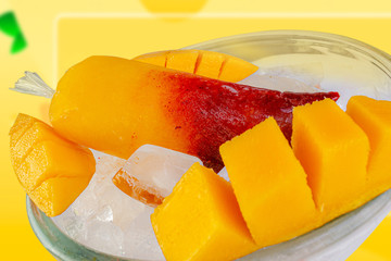 Bolis de mango con chile fondo amarillo. Bolis, hielito,naranjú, congelada, juguito congelado,...
