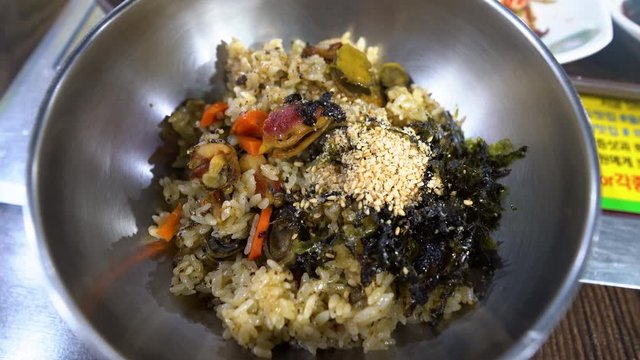 Honghap bap is a sort of special flavor bibimbap in which rice is cooked with mussels and then mixed with soy sauce and sesame oil. 