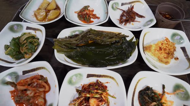 Honghap bap is a sort of special flavor bibimbap in which rice is cooked with mussels and then mixed with soy sauce and sesame oil. 