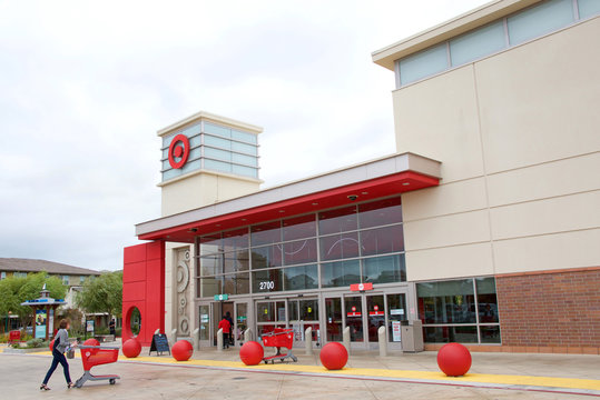 Alameda, CA - October 19, 2017: Target Shopping Center. Target Corporation Is The Second Largest Discount Store Retailer In The United States, Behind Walmart, And A Component Of The S And P 500 Index