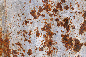 Chapa de metal de zinc con oxido en su superficie