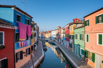 Obraz na płótnie Canvas Panoramic view of Burano channel with hanged clothes and colorful houses, in Venice, Italy.