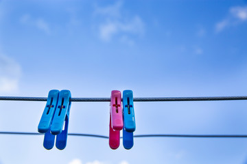 빨랫줄에 걸린 빨래집개