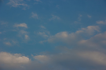 Obraz premium Beautiful blue sky background with clouds