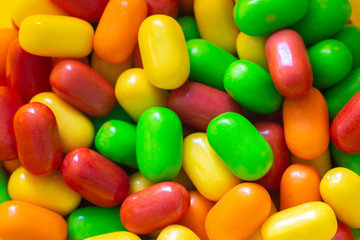 Montón de caramelos dulces  de varios colores