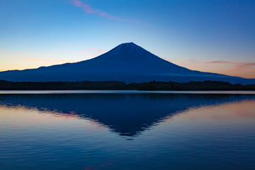 逆さ富士、静岡県富士宮市田貫湖にて
