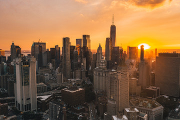 Obraz premium Uptown Manhattan in Golden Hour Sunset Light with Skyline of Skyscrapers Drone Shot