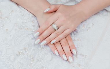 Naklejka premium Wedding white pearl manicure, close up, beauty details 
