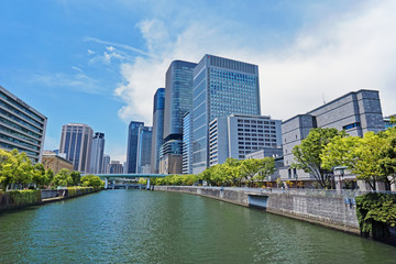 Fototapeta na wymiar 水都大阪 淀屋橋から見る中之島の高層ビル群