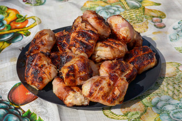 meat cooked over coals on a black plate