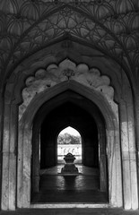 Fototapeta premium Grave of Safdarjung at Safdarjung's Tomb in New Delhi, India. Mughal style mausoleum built in 1754 .