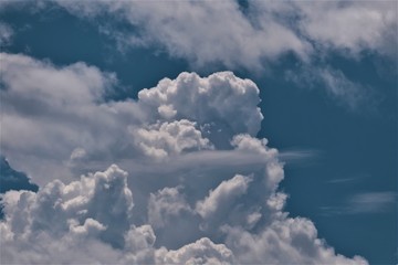 夏の空の大きな積乱雲
