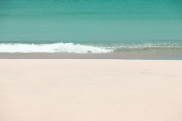 Fototapeta na wymiar white sandy beach and turquoise sea water on sunny day